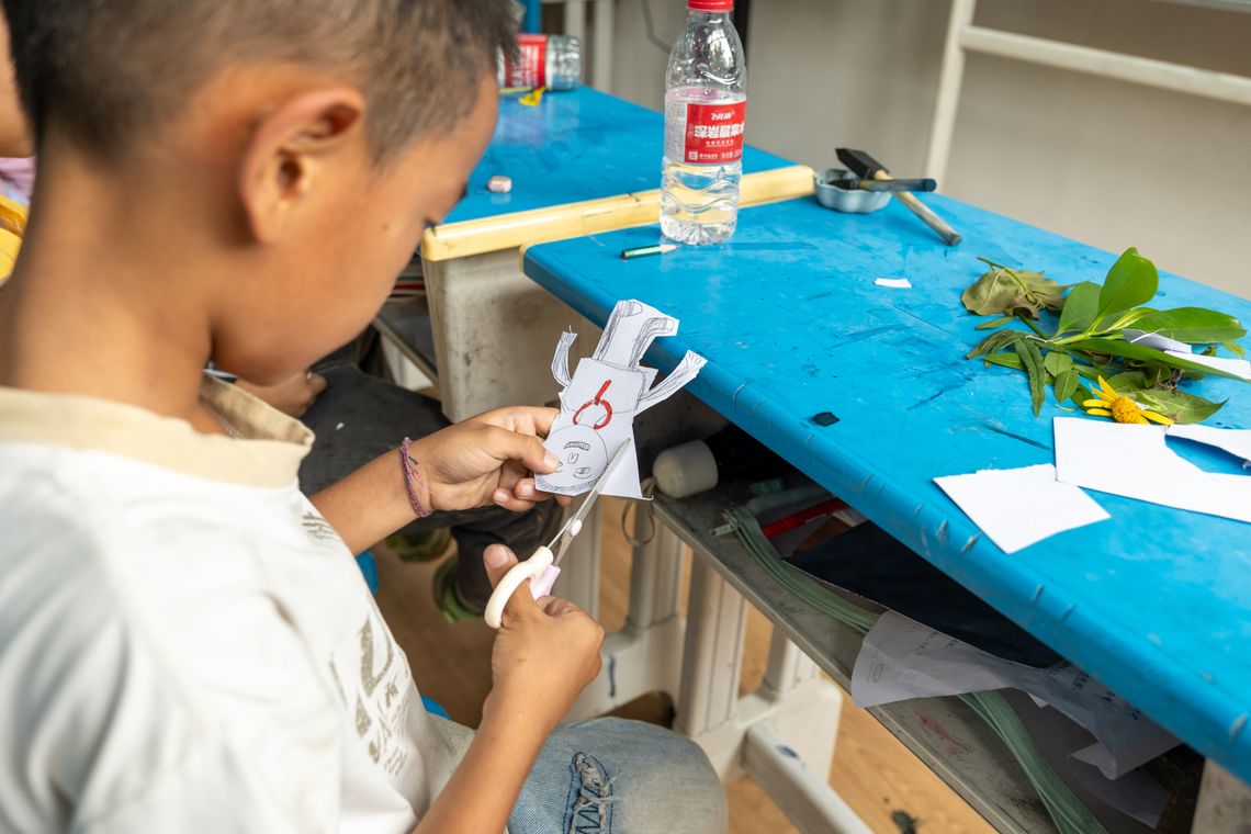 child cutting paper cyanotype workshop 02